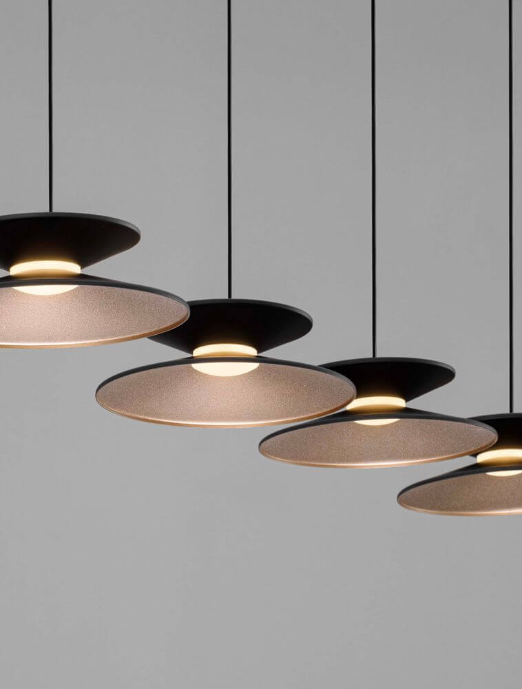 Morfi Pendelleuchte Balken 132cm 5-flammig 3000K Schwarz, Gold - Modernes Design für jeden Raum
