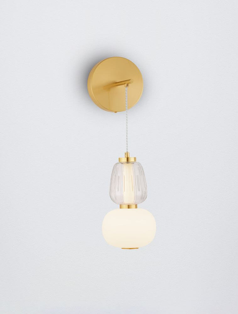 Movil Wandleuchte 3000K Gold mit eleganter goldener Fassung und zwei Glaskörpern für modernes Ambiente.