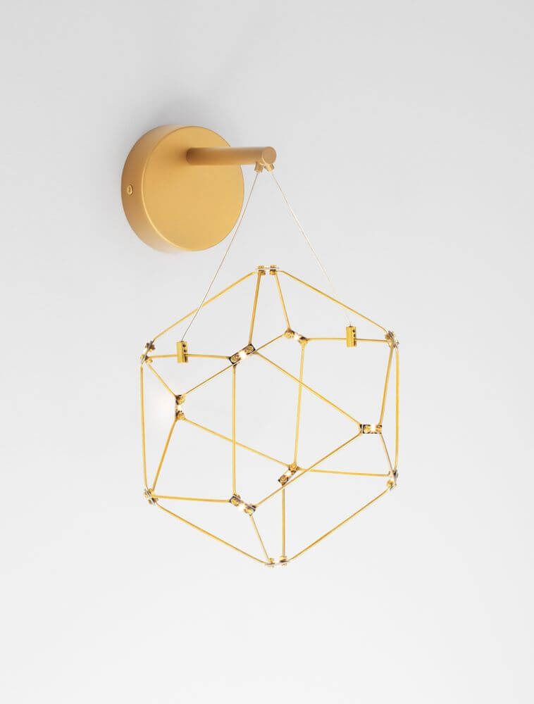 Nebula LED Wandleuchte Ø 23,4cm 3000K in modernem Design mit geometrischem Gold-Lampenschirm