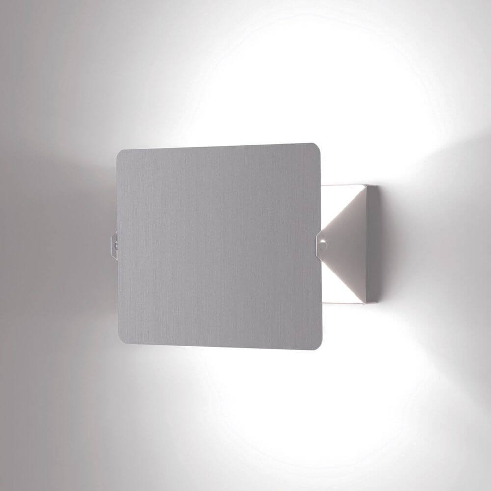 Nemo Applique À Volet Pivotant LED Wandlampe 17x13 mit verstellbarem Diffusor aus Volet-Aluminium.