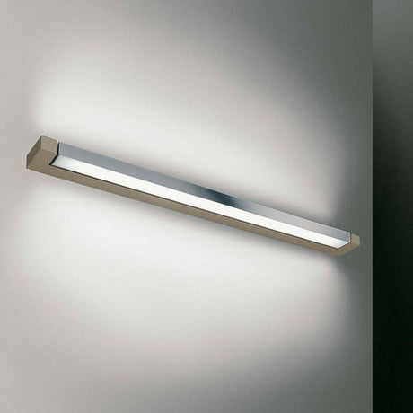 Nemo Ara 69 LED applique murale réglable installée au mur avec éclairage indirect