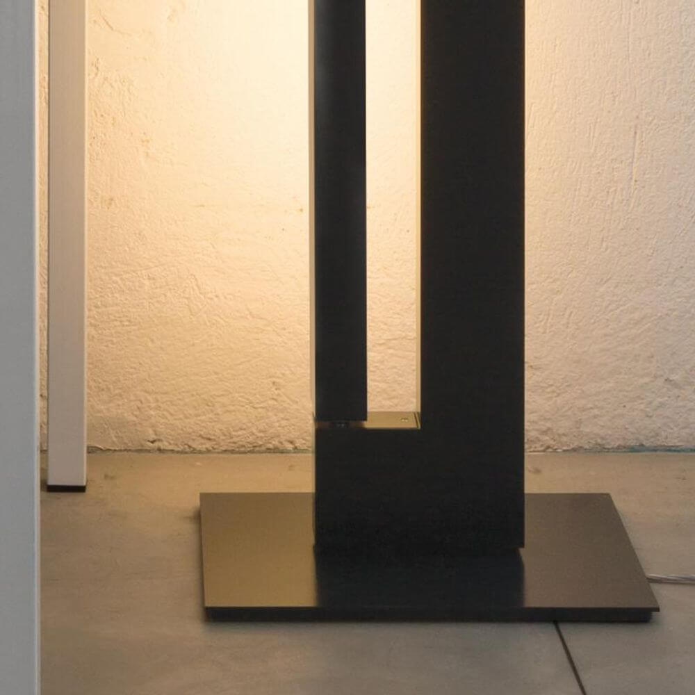 Nemo Ara LED Stehlampe drehbar, moderne Stehleuchte aus eloxiertem Aluminium mit dimmbarem Licht.