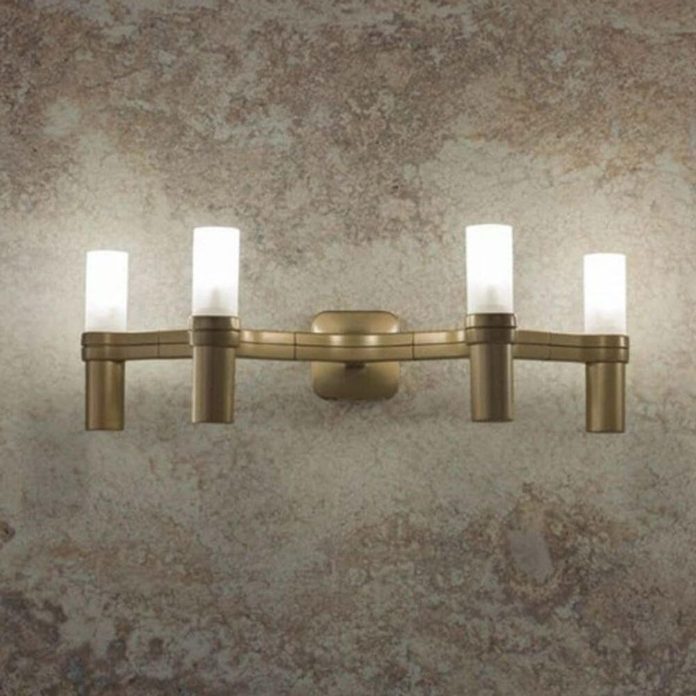 Nemo Crown 4 Wandlampe mit modularer Struktur aus Aluminium und sandgestrahlten Diffusorgläsern.
