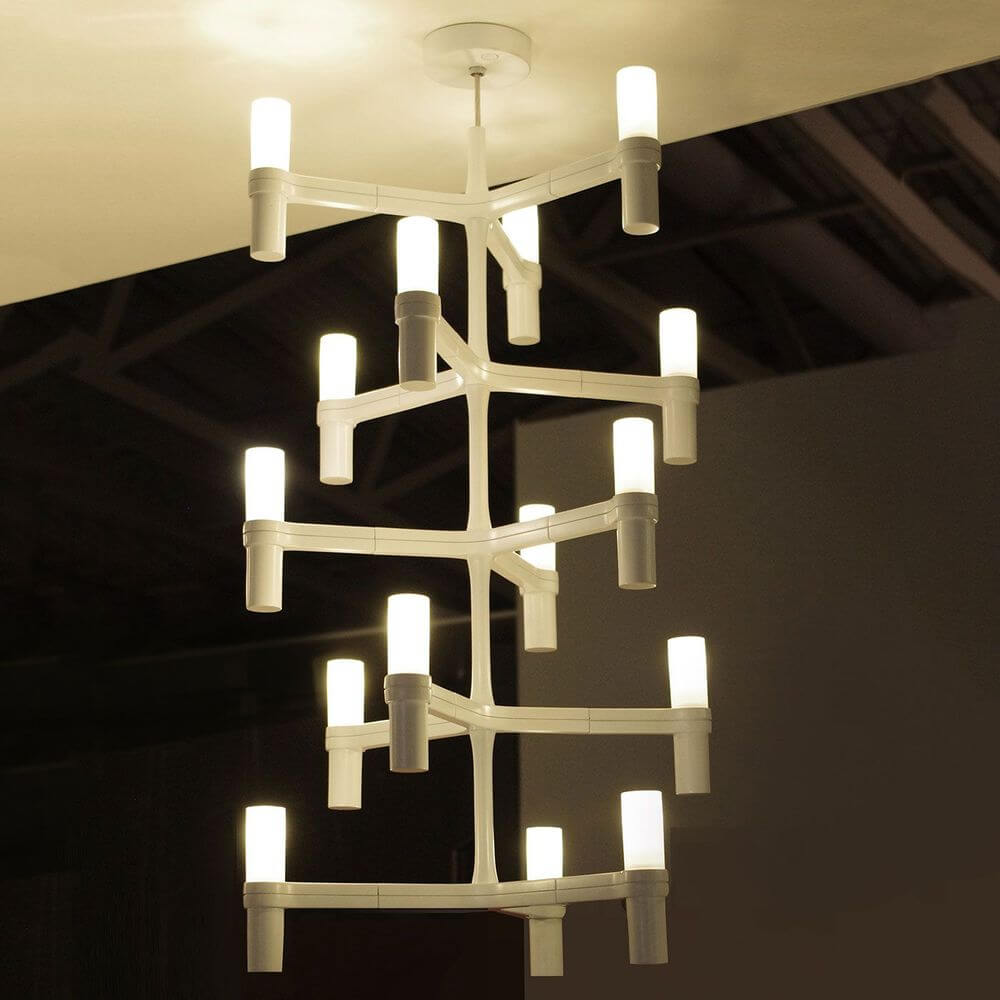 Nemo Crown Multi Pendellampe mit 15 Leuchten in modernem Design, diffuses Licht und mattweißer Oberfläche. Ø 46cm.