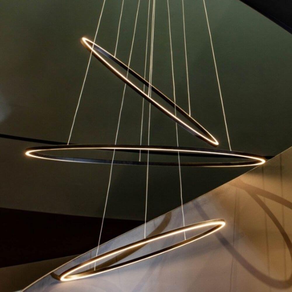 Nemo Ellisse Triple LED Hängelampe 3 Ringe - Ovale Pendelleuchte mit drei Ringen aus Aluminium.