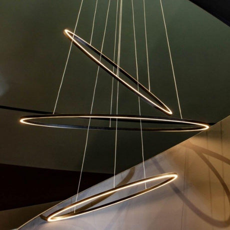 Nemo Ellisse Triple LED Hängelampe 3 Ringe - Ovale Pendelleuchte mit drei Ringen aus Aluminium.