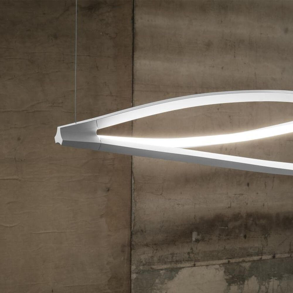 Nemo In The Wind Horizontal LED Hängelampe 183cm mit warmer LED-Beleuchtung, aus Aluminium in moderner Form.