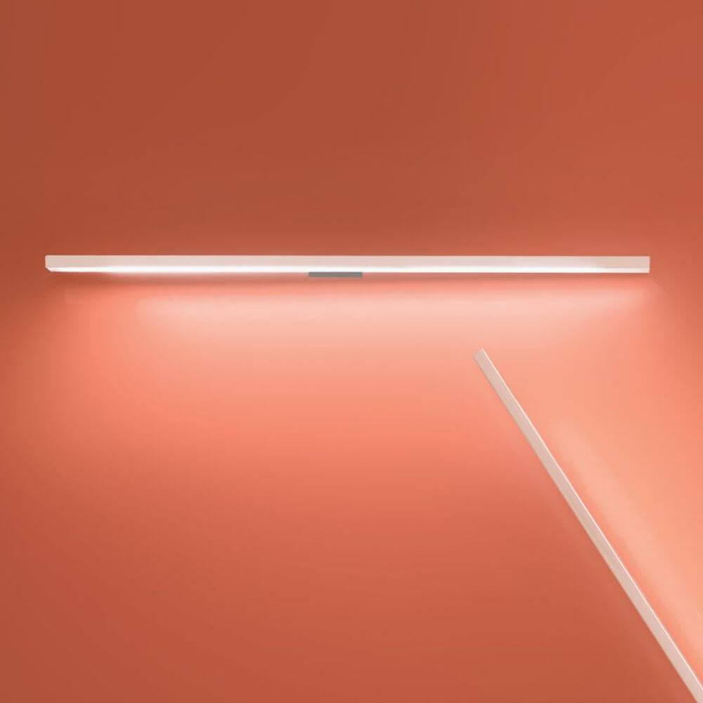 Nemo Linescapes Wall 182 LED Wandlampe an einer rosafarbenen Wand, elegant und minimalistisch gestaltet.