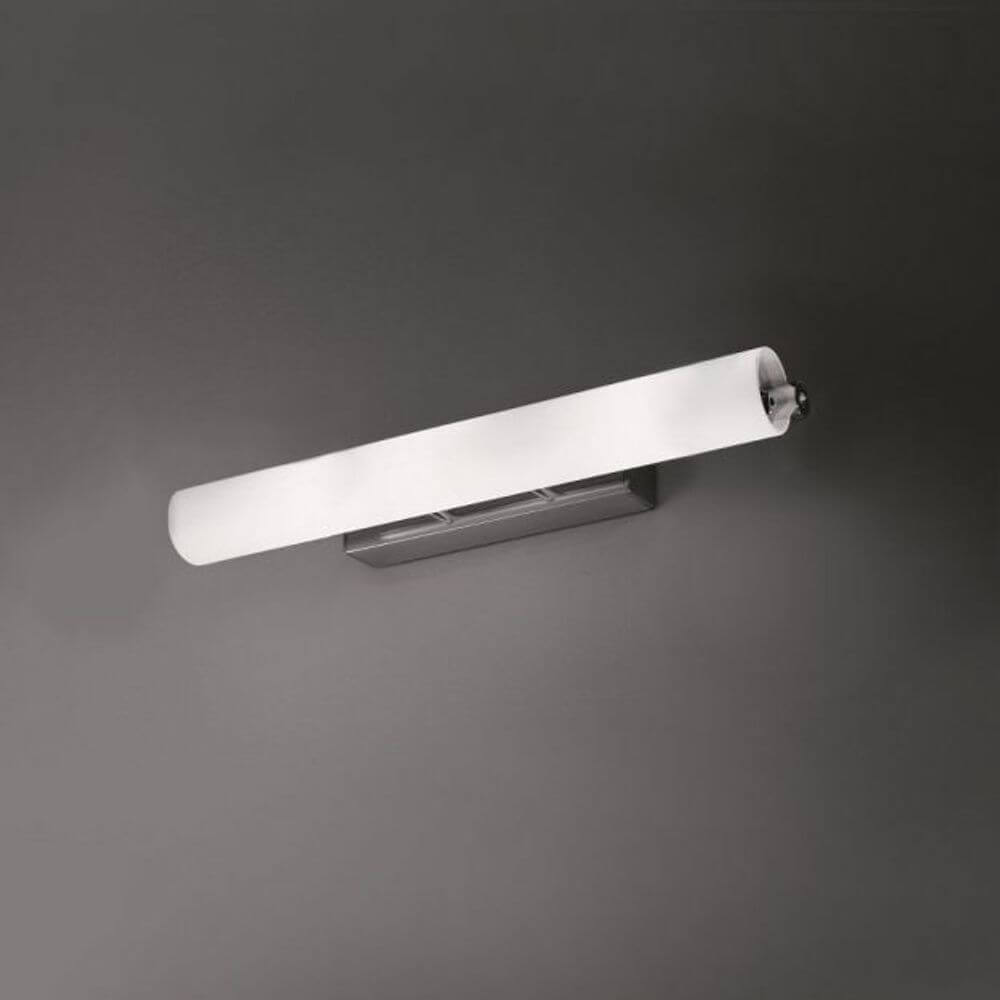Nemo Norma 65 LED Wandleuchte mit opalweißem Diffusor und polierter Aluminiumstruktur.