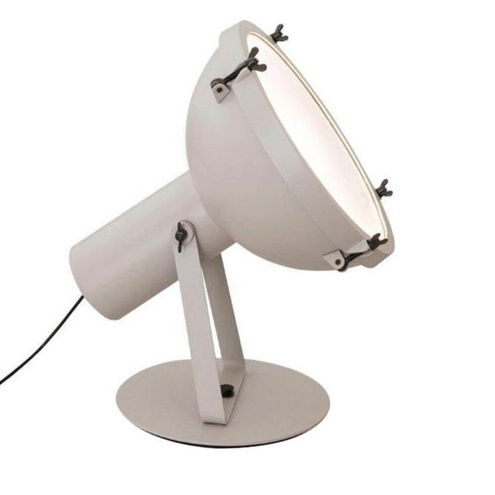 Nemo Projecteur 365 Stehlampe in modernem Design, aus Aluminium, mit gewölbtem Diffusorglas und stabiler Basis.