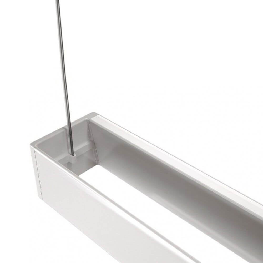 Detailansicht der Nemo Tru Horizontal Up+Down LED Hängeleuchte mit glänzender Struktur.