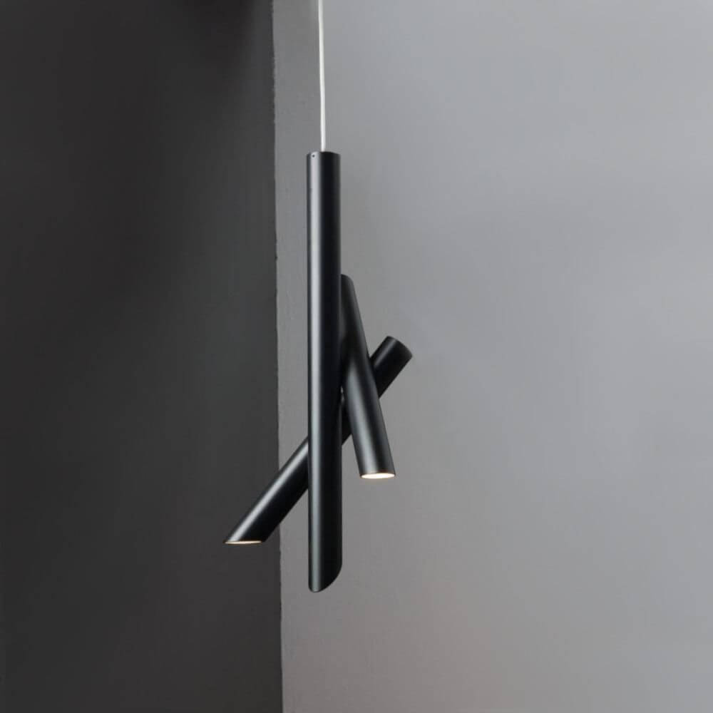 Nemo Tubes 3 LED Pendellampe in schwarz, bestehend aus drei ausrichtbaren Aluminiumrohren.