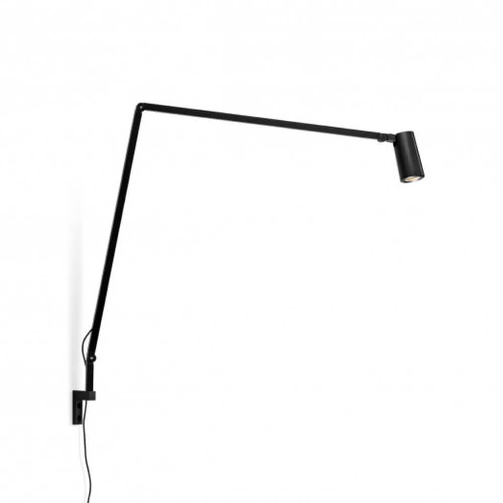 Nemo Untitled LED Wandleuchte in mattschwarz mit flexiblem Arm und Spotkopf für dynamische Lichtpositionierung.