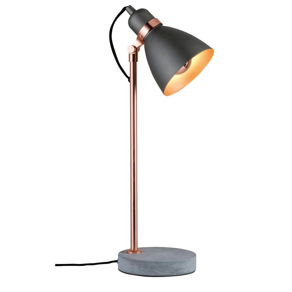 Neordic Orm Tischleuchte in Grau und Kupfer aus Beton, ideal für nordischen Stil und wohnliche Akzente.