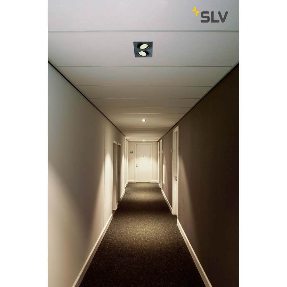 New Tria 2 DL Square Set Schwarz 2x6W 38° 2700K im modernen Flur mit schwenkbarem LED-Einsatz.