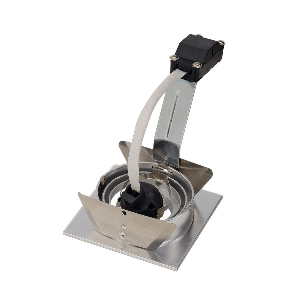 Eckiger Hochvolt Einbaustrahler New Tria GU10 in gebürstetem Aluminium mit flexiblem Lichtkegel.