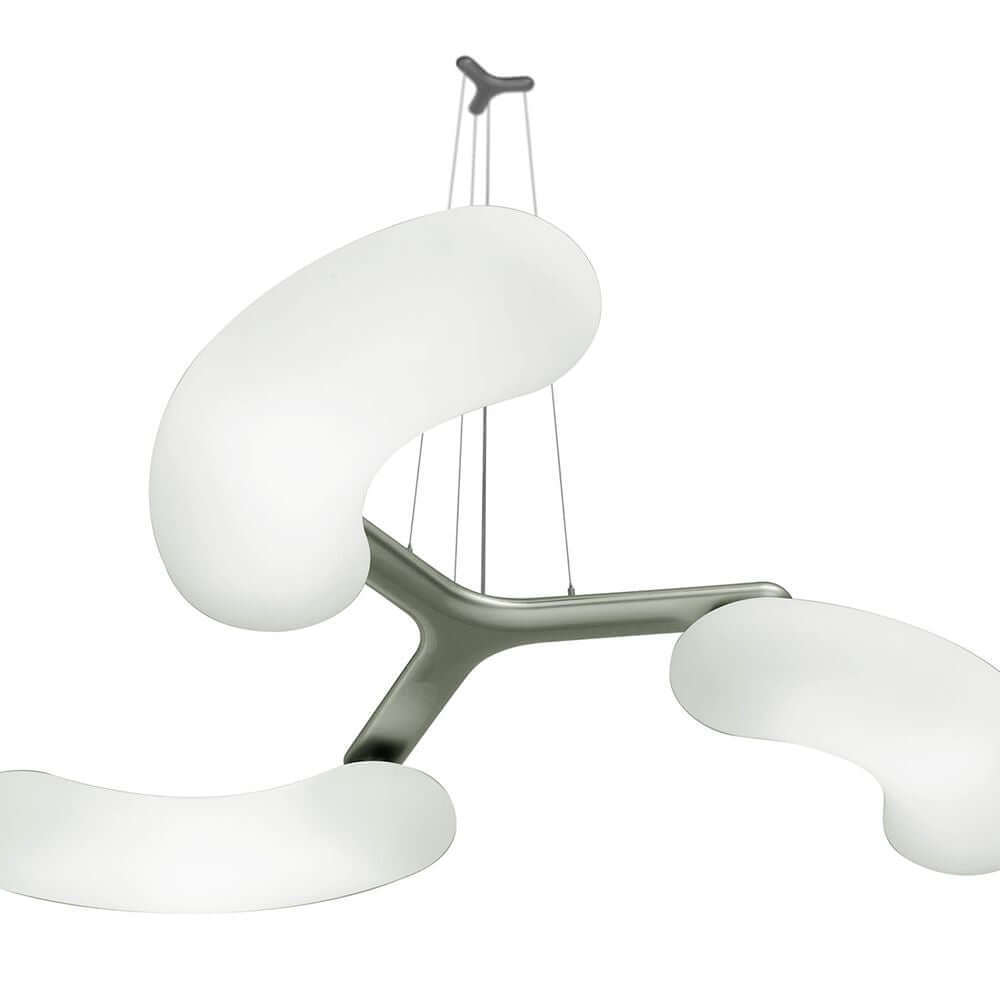 Blade XXL Hängeleuchte in Weiß mit drehbaren Leuchtkörpern und Stahlseilaufhängung.
