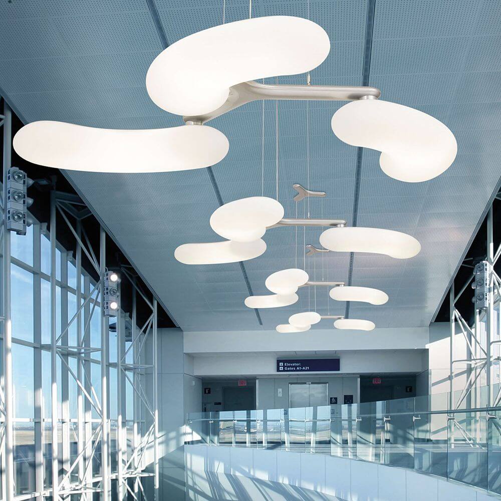 Blade XXL LED Hängeleuchte in Weiß mit drehbaren Leuchtkörpern und modernen Designs.