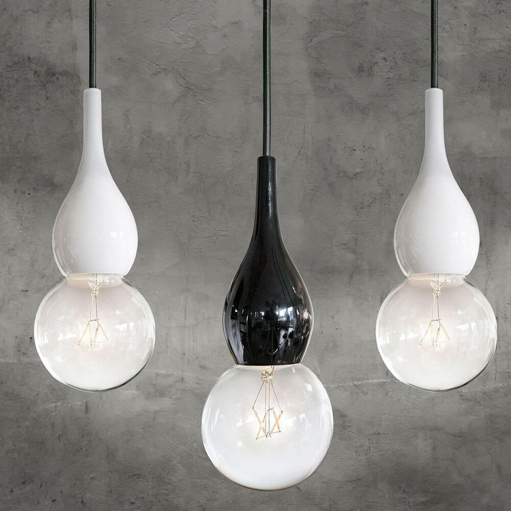 Blubb Mini Einbau-Pendellampe aus Glas in verschiedenen Farben mit mundgeblasenem Glas und Stoffaufhängung.