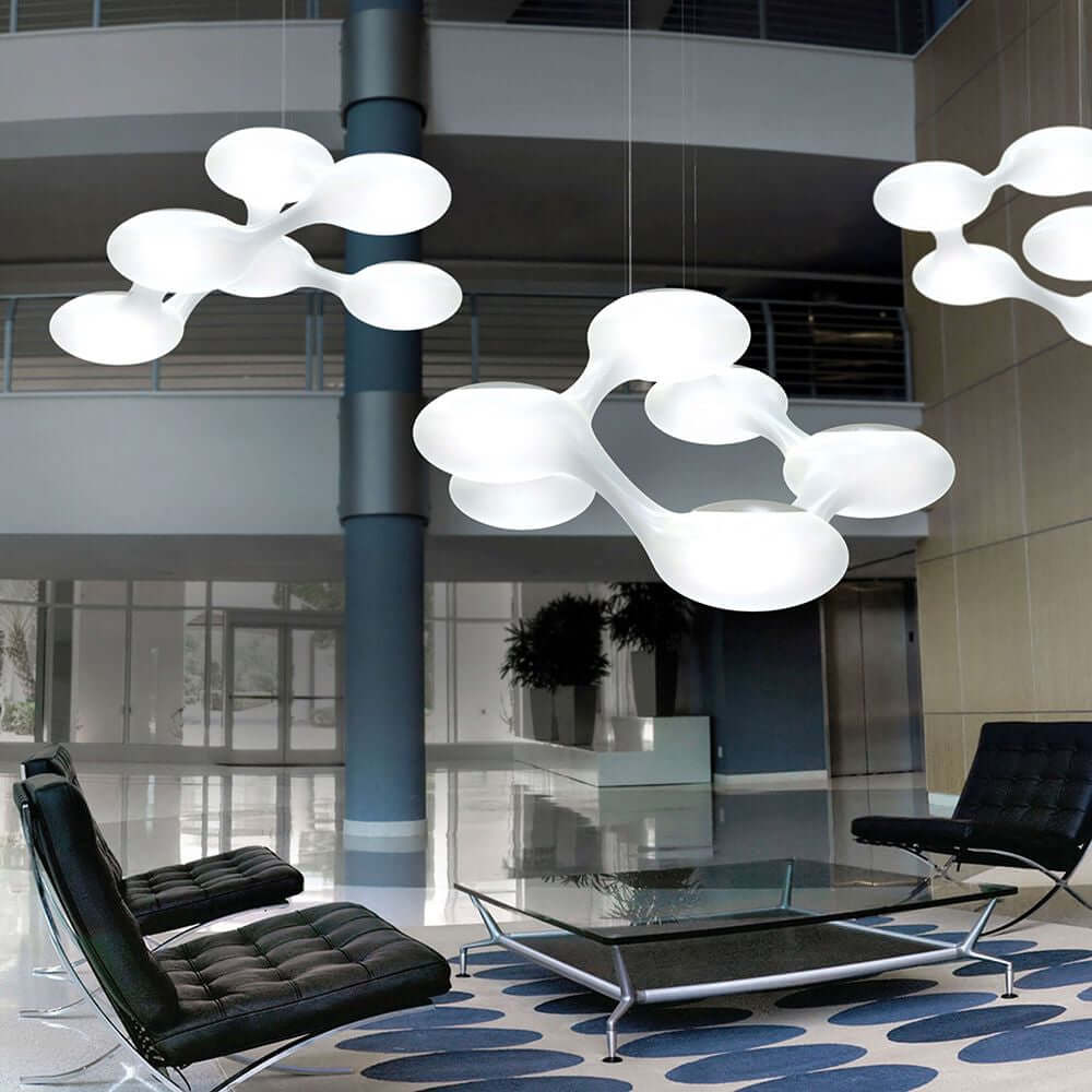 Moderne Cosmo LED Pendellampe in Weiß, hochwertiger Kunststoff, ideal für zeitgenössische Innenräume.