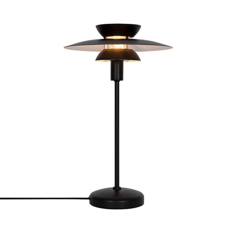 Lampe de table Carmen en métal au design minimaliste et classique, avec une lumière sans éblouissement.