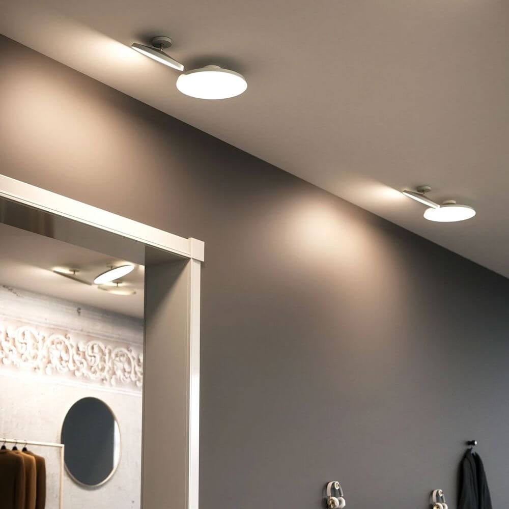 LED Deckenlampe Kaito Pro Ø 40cm an der Decke, modern und minimalistisch gestaltet.