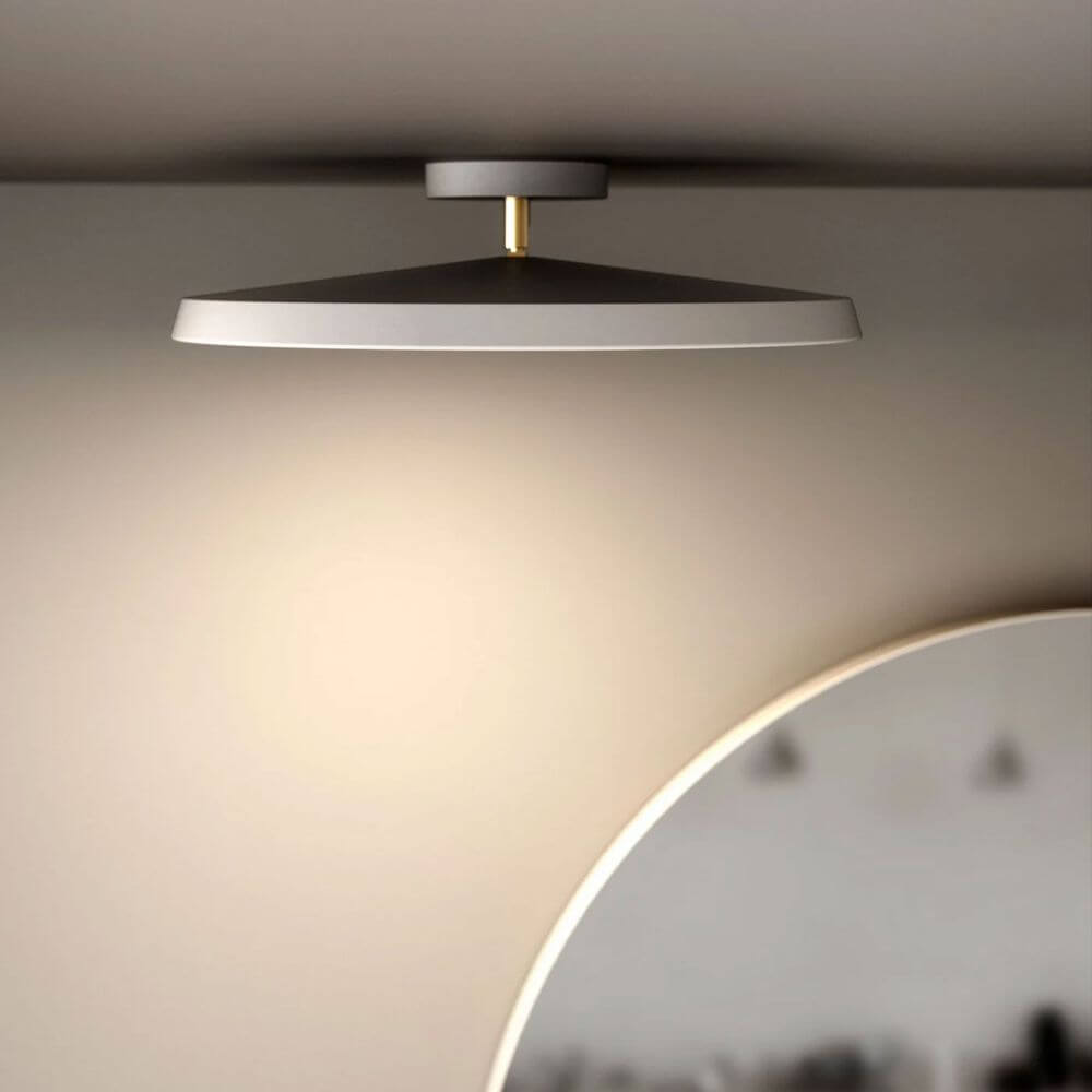 LED Deckenlampe Kaito Pro Ø 40cm in modernem Design mit minimalistischer Form und gleichmäßig leuchtender Oberfläche.