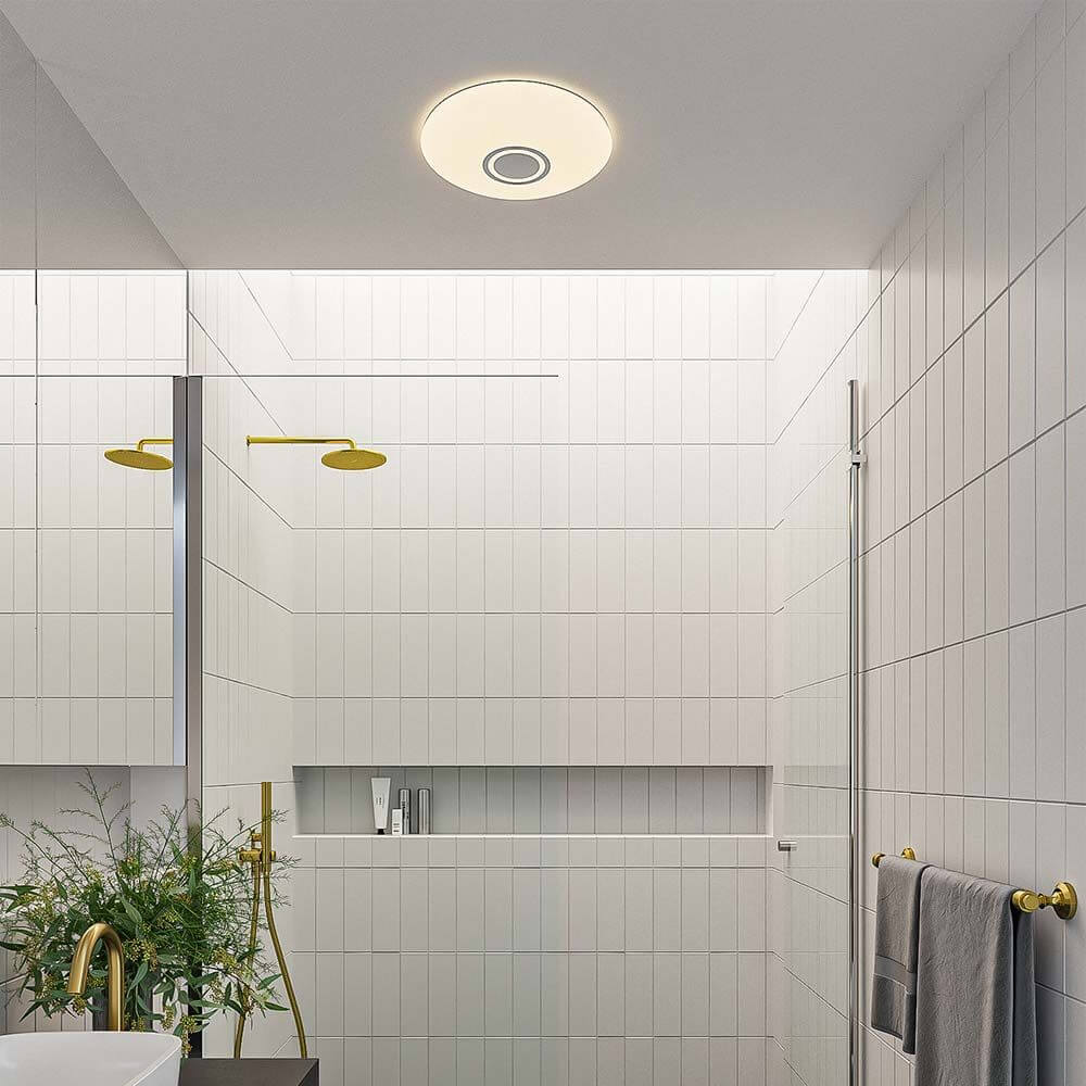 Djay Smart LED Deckenleuchte RGB in modernem Badezimmer-Design, kombiniert Licht und Bluetooth-Sound.