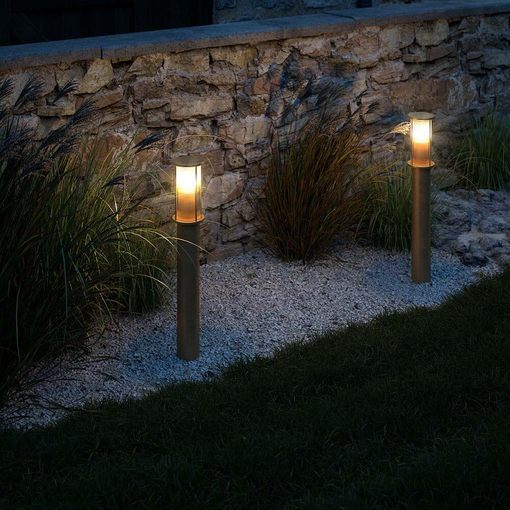 Linton Pollerleuchte IP54 leuchtet elegant im Außenbereich, ideal für Einfahrt und Terrasse.