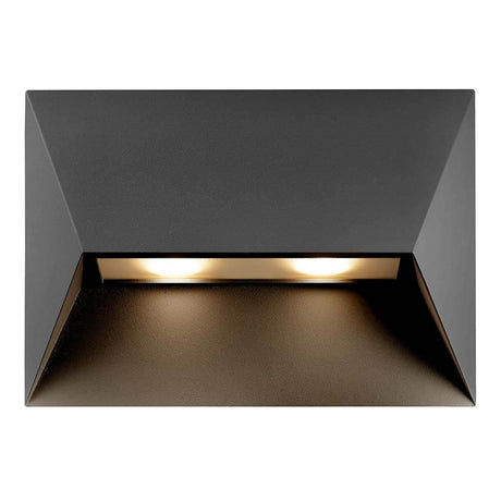 Pontio Außenwandleuchte 2-flammig IP54 in elegantem, geometrischem Design mit abgeschrägtem Lampenschirm.