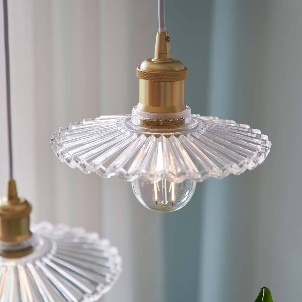 Torina Glas Hängeleuchte mit vintage Stil und mundgeblasenem Glas, ideal für kreative Lichtakzente.