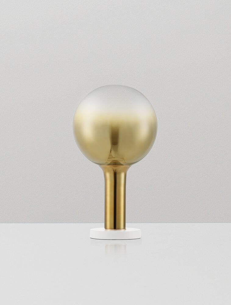 Nostos LED Tischleuchte Ø 20cm 3000K mit goldenem Kopf und modernen Design