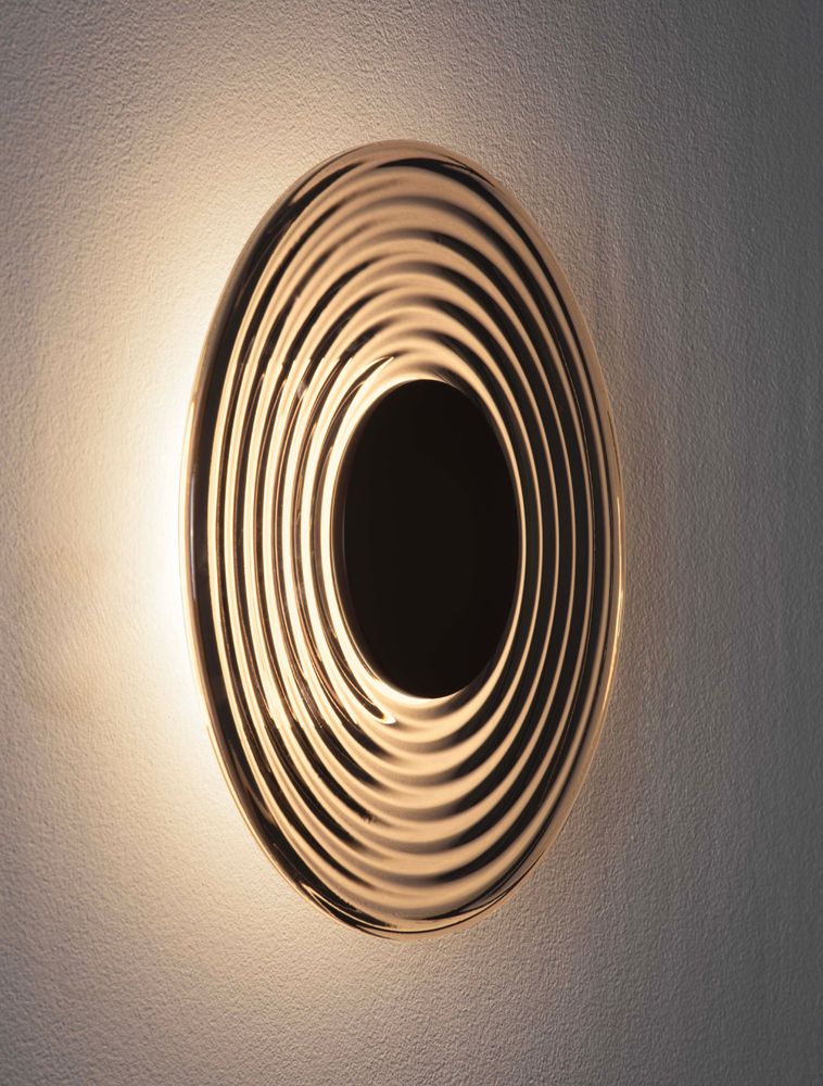 Nous Wandleuchte Ø 30cm 3000K mit mattem Nickel und geschliffenem Rauchglas für warmes Licht.