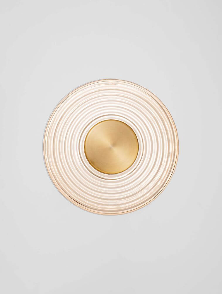 Nous Wandleuchte Ø 30cm 3000K in elegantem Design mit mattem Nickel und geschliffenem Rauchglas.