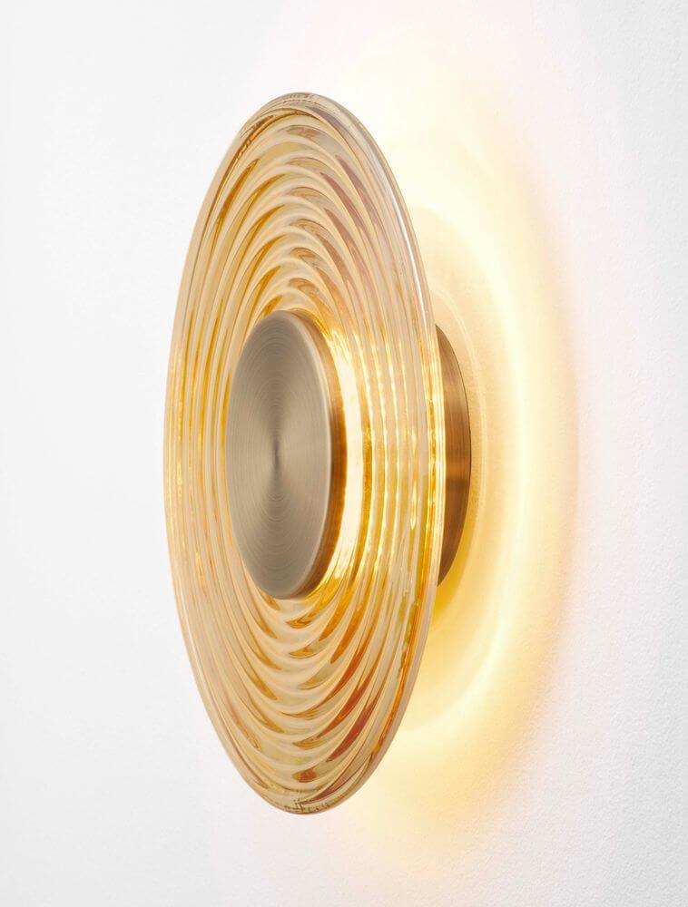 Nous Wandleuchte Ø 30cm 3000K mit mattem Nickel und geschliffenem Rauchglas für warmes Licht.