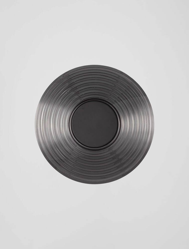 Nous Wandleuchte Ø 30cm 3000K in mattem Nickel und geschliffenem Rauchglas, elegant und modern.