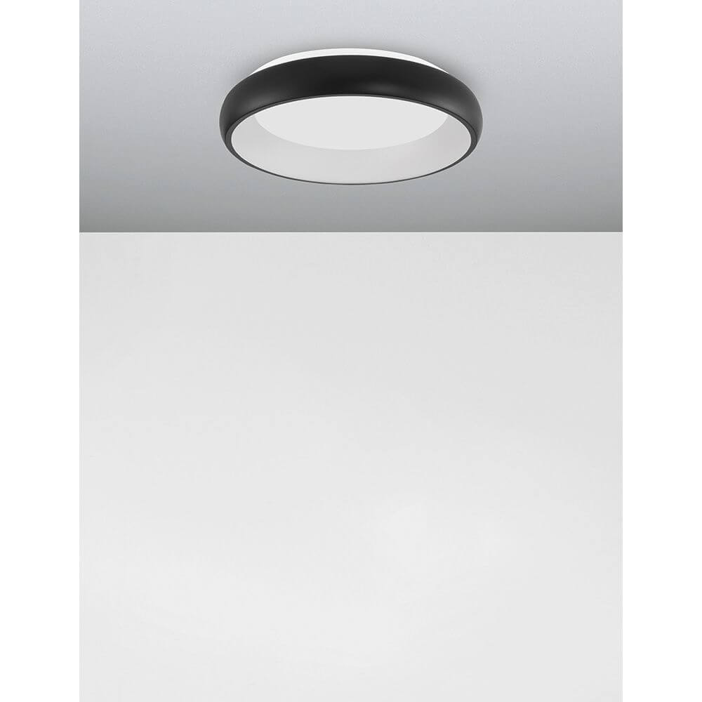Albi LED Deckenleuchte Dimmbar in elegantem Schwarz auf grauem Hintergrund, ideal für moderne Wohnräume.