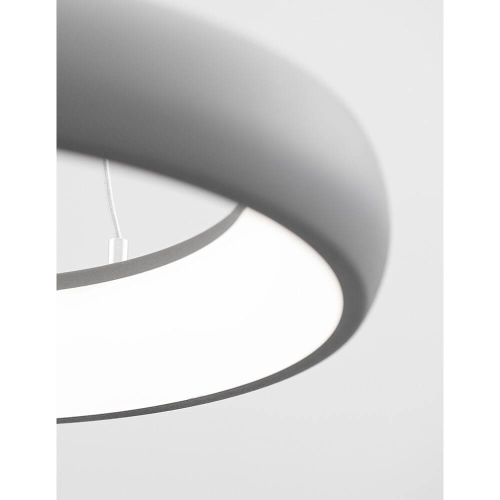 Albi LED Metall Hängeleuchte Grau mit elegantem, modernem Design und warmweißem Licht.