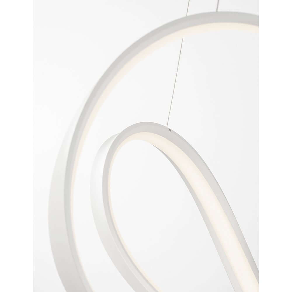 Apus LED Hängelampe Geschwungen in minimalistischem Design mit warmweißem Licht.