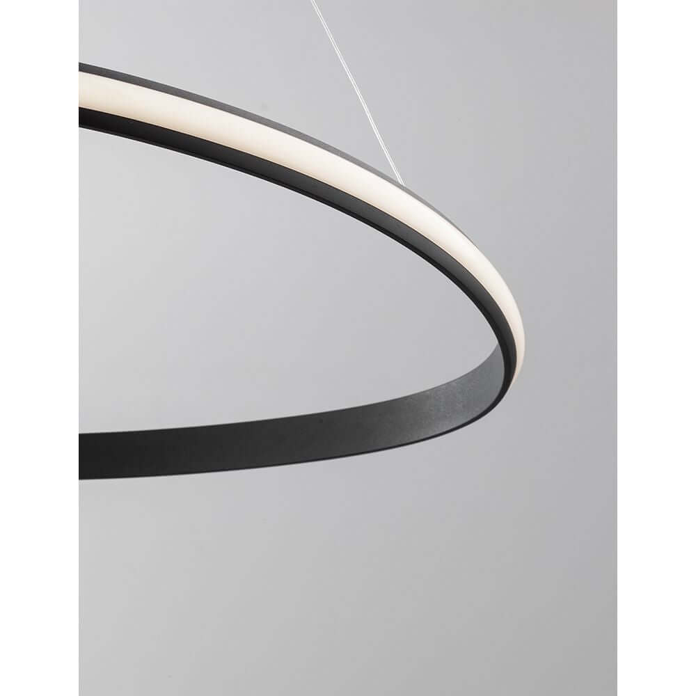 Aries LED Hängelampe Ø 74cm mit modernem, schlankem Design und energiesparender Beleuchtung.
