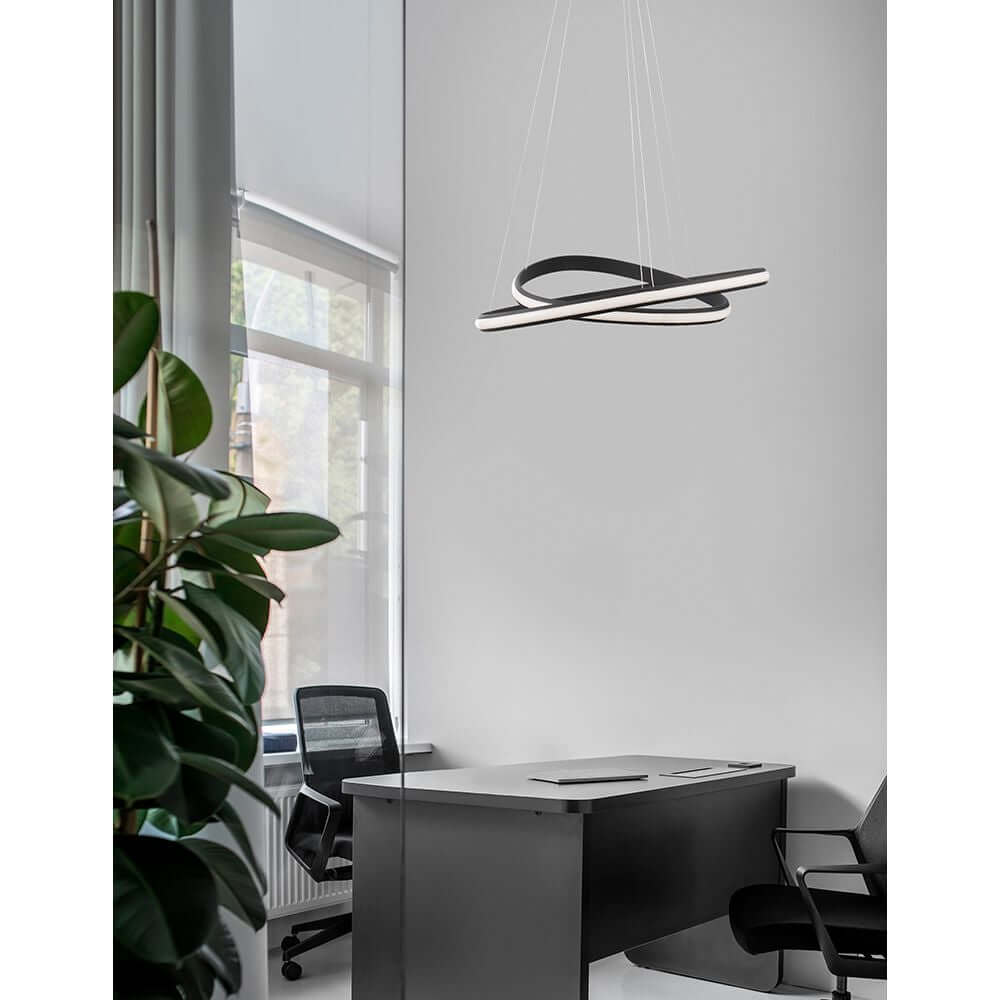 Aries LED Hängeleuchte 2 Ringe Verstellbar in modernem Büro mit minimalistischem Design.