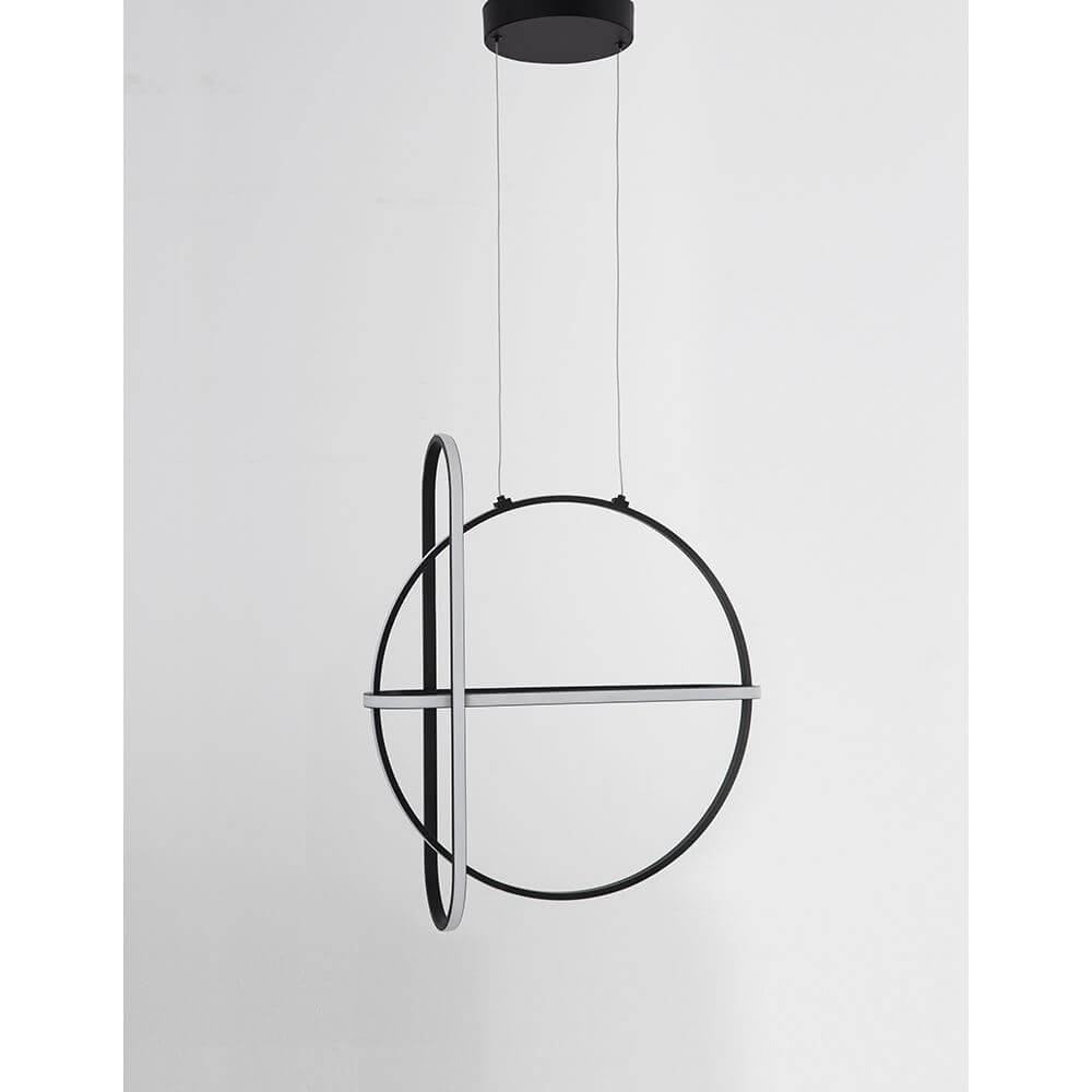 Arte LED Hängelampe 61cm in modernem Design mit schwarzen und weißen Akzenten.