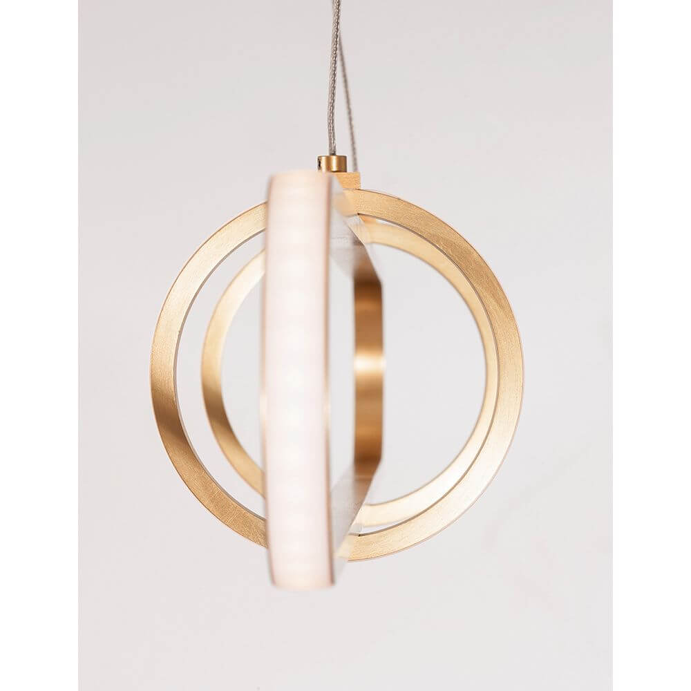 Arte LED Hängelampe 90cm aus Aluminium und Acryl mit elegantem Design und schöner Lichtstreuung.