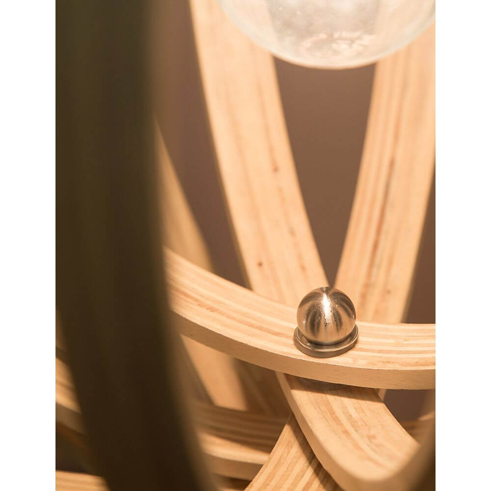 Detailaufnahme der Asco Pendellampe aus Naturholz Ø 43cm mit Holz und Metallakzenten.