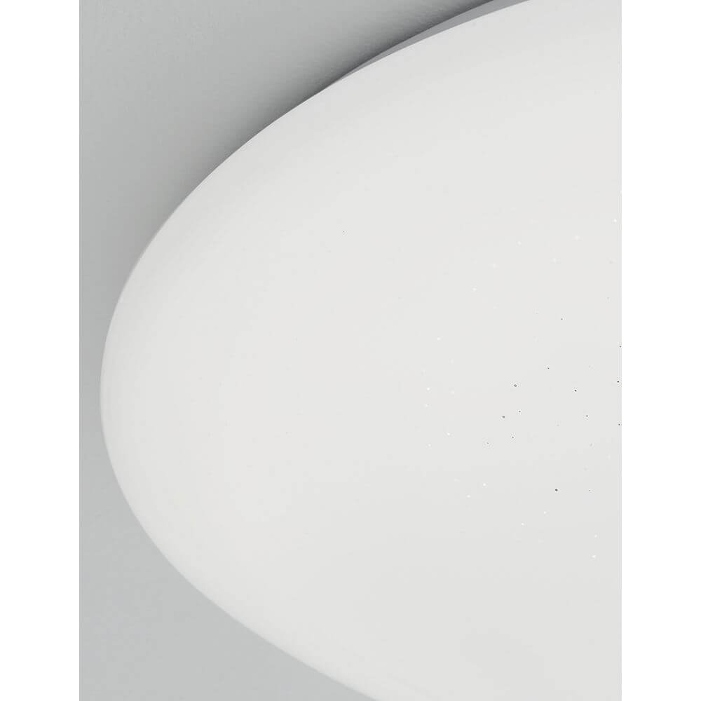 Asterion Deckenlampe Ø 41cm Dimmbar Weiß mit elegantem, runden Design und dekorativem Muster auf dem Lampenschirm.
