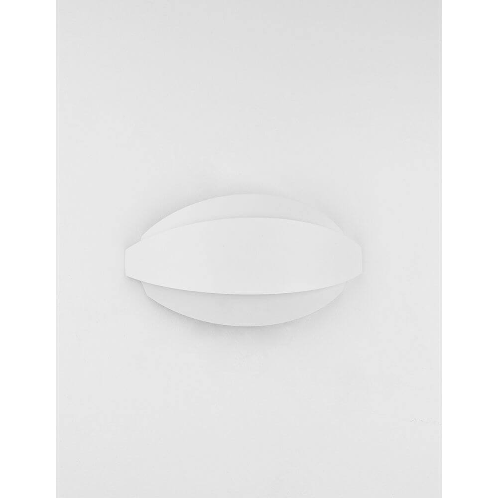 Astrid LED Wandleuchte in elegantem Design mit weißem Finish und warmweißem Licht.