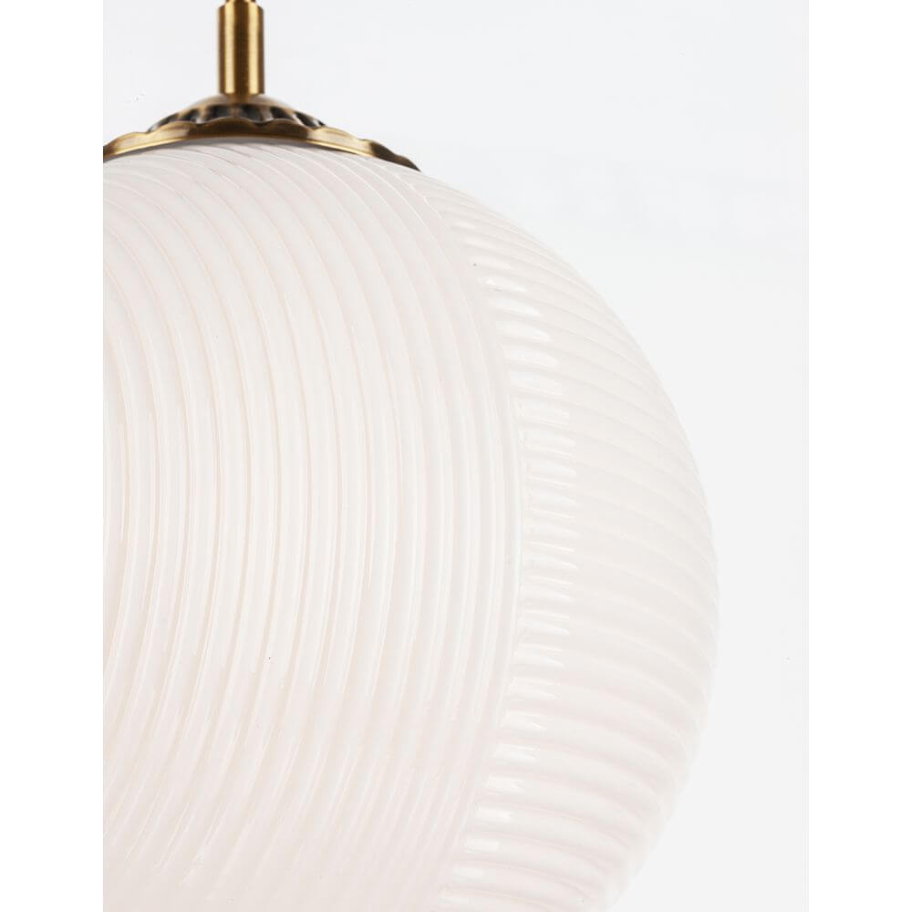 Athena Glas-Pendellampe Ø 25cm mit eleganter Glasoberfläche und goldfarbener Fassung.