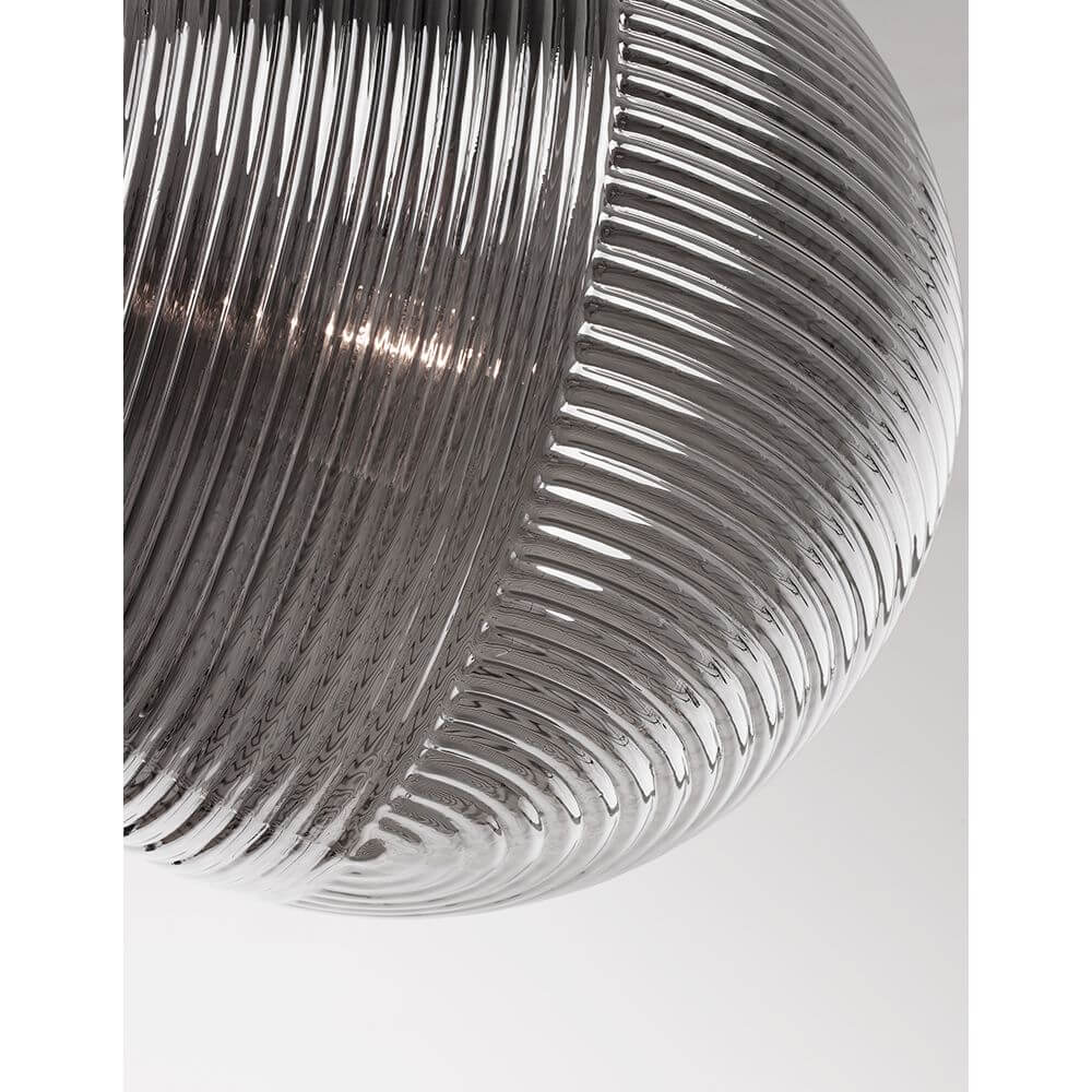 Detailansicht der Athena Glas-Pendellampe Ø 25cm mit elegantem Design und transparentem Glas.