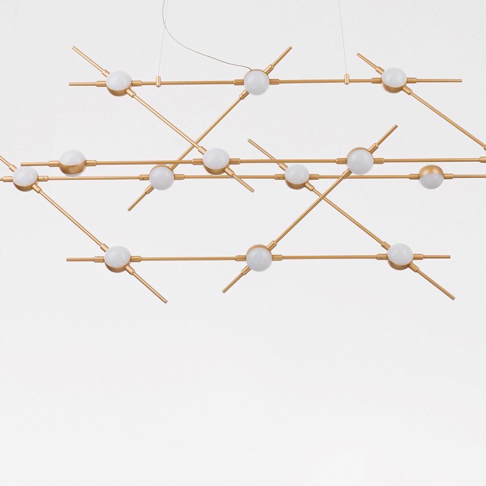 Moderne Atomo LED Hängeleuchte in Gold mit eleganten Armen und runden LED-Leuchten für optimale Lichtverteilung.