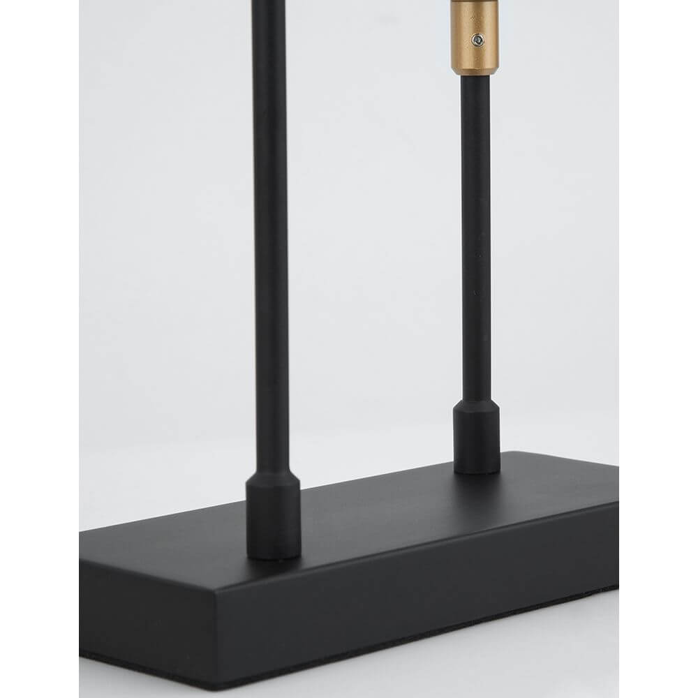 Atomo LED Tischleuchte - Detailansicht des stabilen Basis und der eleganten Materialien.